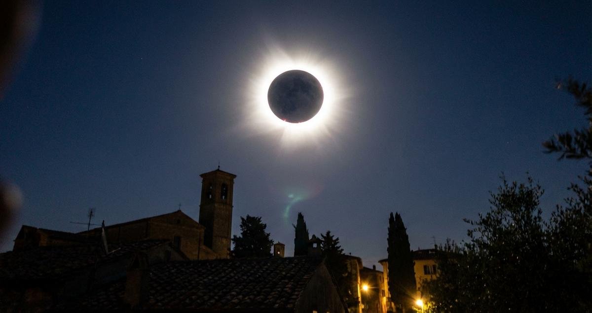 eclissi-solare-totale-oscurita-oltre-sei-minuti-2114